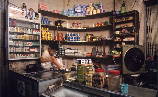 Before it was destroyed in 1994 Kowloon's Walled City was one of the most culturally fascinating structures in the world, housing a population of over 33,000 people. Thanks to images captured by ...