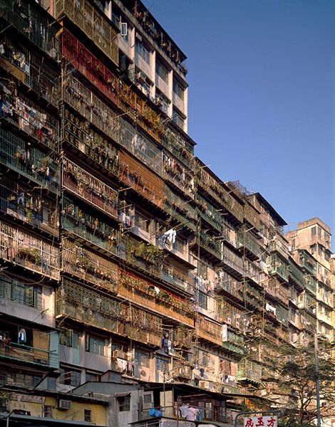 Before it was destroyed in 1994 Kowloon's Walled City was one of the most culturally fascinating structures in the world, housing a population of over 33,000 people. Thanks to images captured by ...