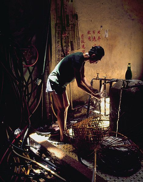 Before it was destroyed in 1994 Kowloon's Walled City was one of the most culturally fascinating structures in the world, housing a population of over 33,000 people. Thanks to images captured by ...