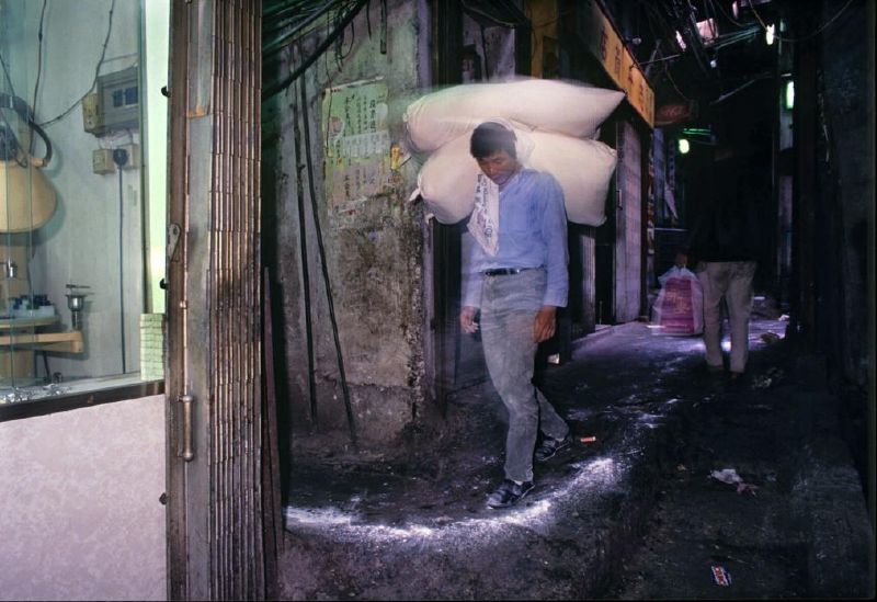 Before it was destroyed in 1994 Kowloon's Walled City was one of the most culturally fascinating structures in the world, housing a population of over 33,000 people. Thanks to images captured by ...