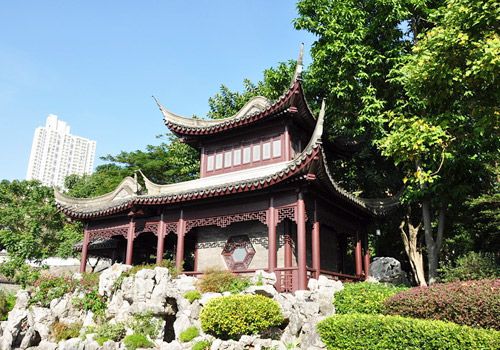 Before it was destroyed in 1994 Kowloon's Walled City was one of the most culturally fascinating structures in the world, housing a population of over 33,000 people. Thanks to images captured by ...