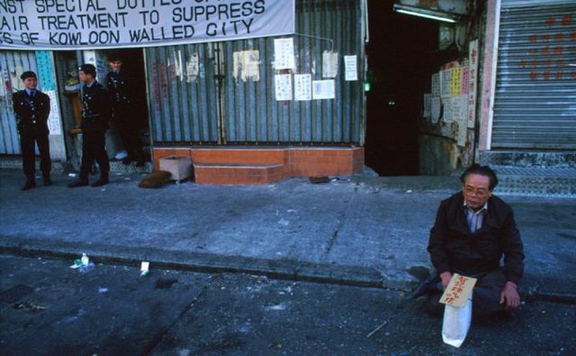 Before it was destroyed in 1994 Kowloon's Walled City was one of the most culturally fascinating structures in the world, housing a population of over 33,000 people. Thanks to images captured by ...